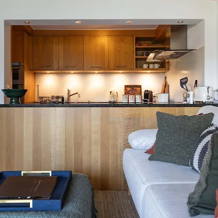 Olympia, Sleeps 6