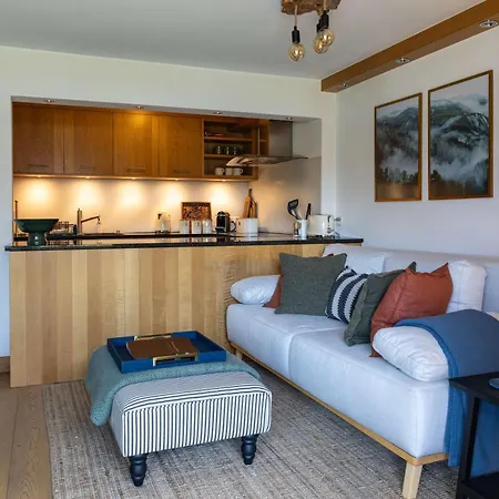 Olympia, Sleeps 6 *