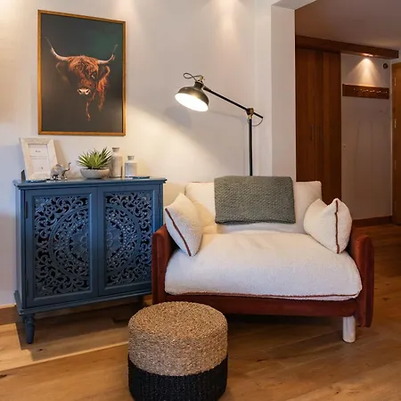 Olympia, Sleeps 6 *