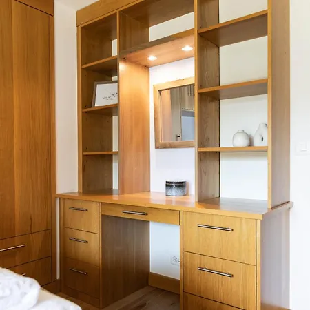 Olympia, Sleeps 6